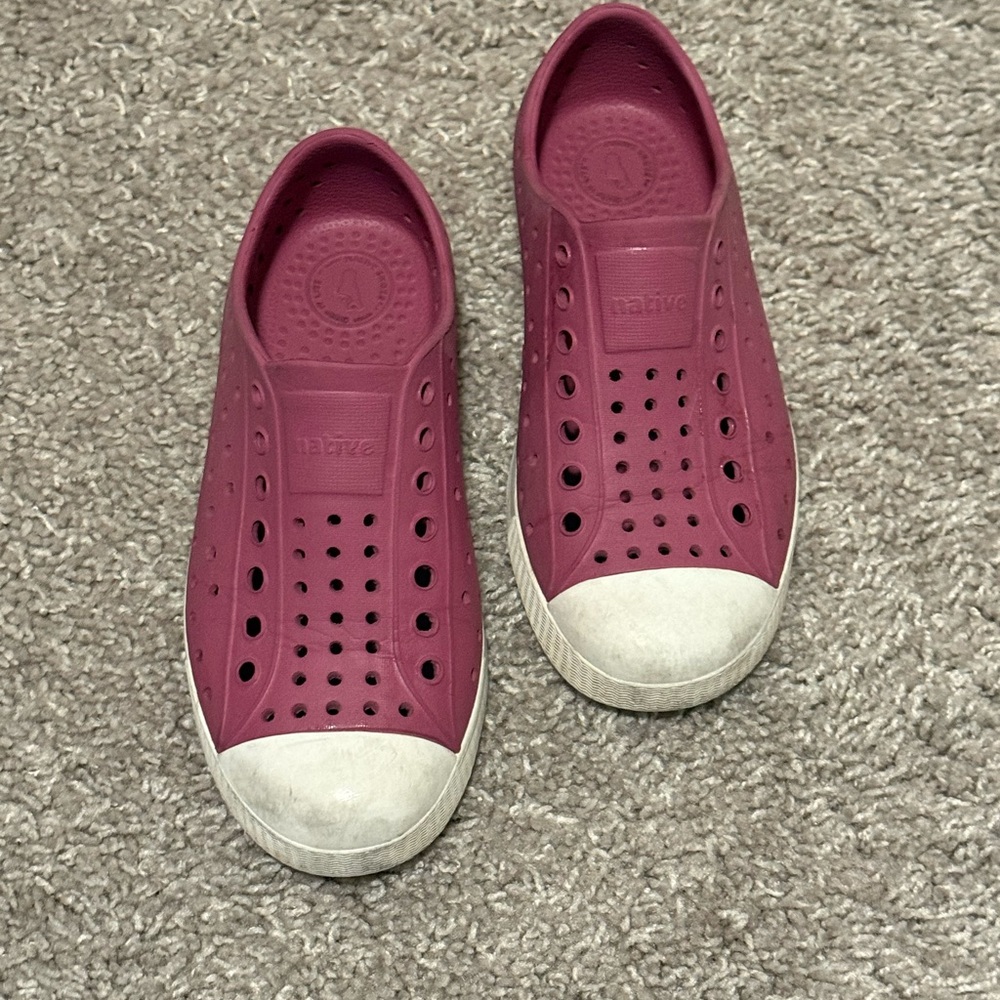 Native Kids Water Shoes in Berry with White Toe Caps